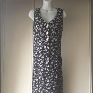 Long flower black and white sleeve less dress